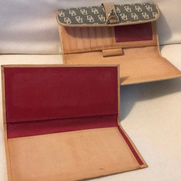 Dooney & Bourke wallet - Picture 3 of 4